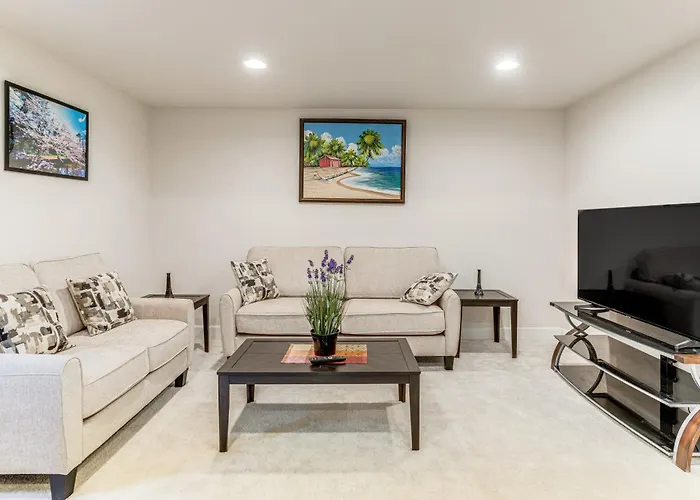 12 Mi To Hospitals Modern Apartment In Aurora!
