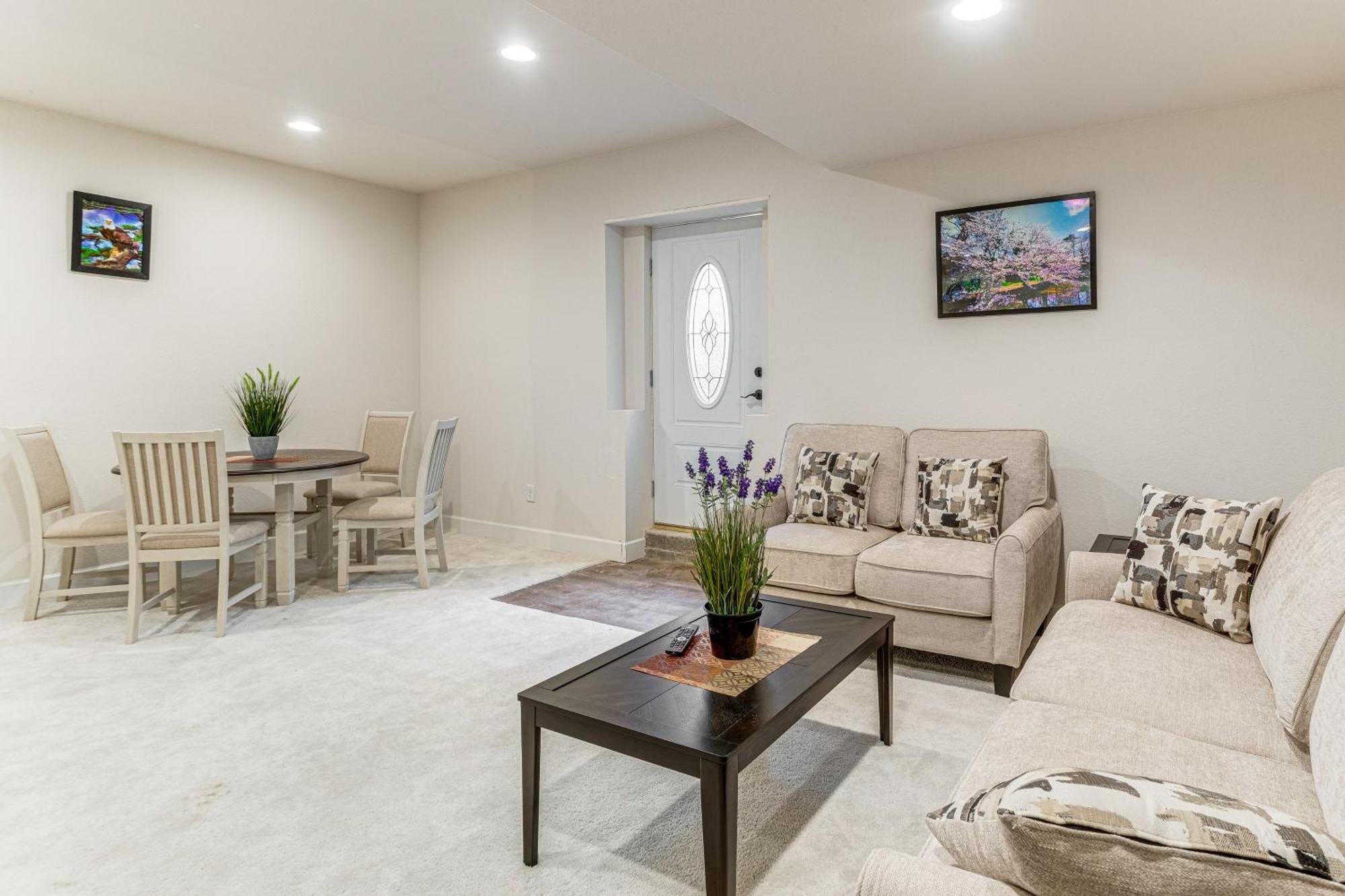Apartment 12 Mi To Hospitals Modern In Aurora! Aurora