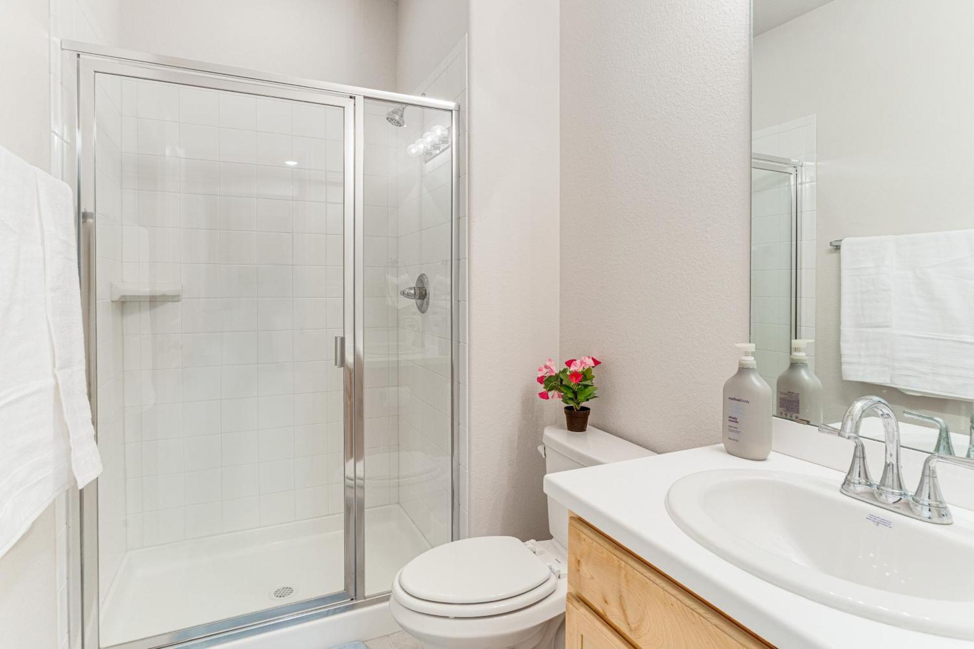 12 Mi To Hospitals Modern In Aurora! Apartment