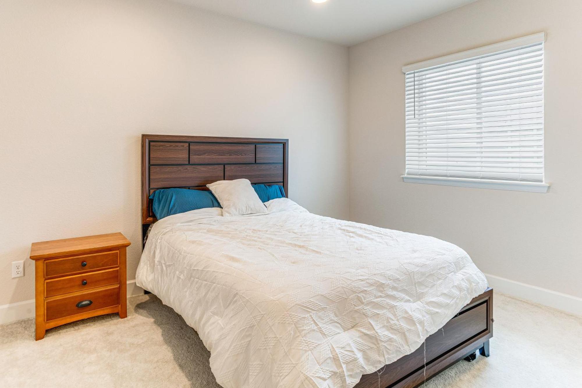 12 Mi To Hospitals Modern In Aurora! *