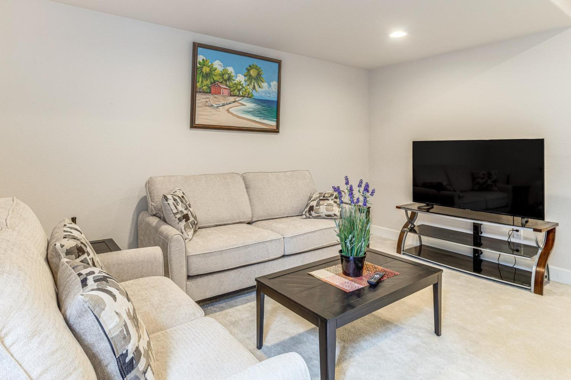12 Mi To Hospitals Modern In Aurora! *